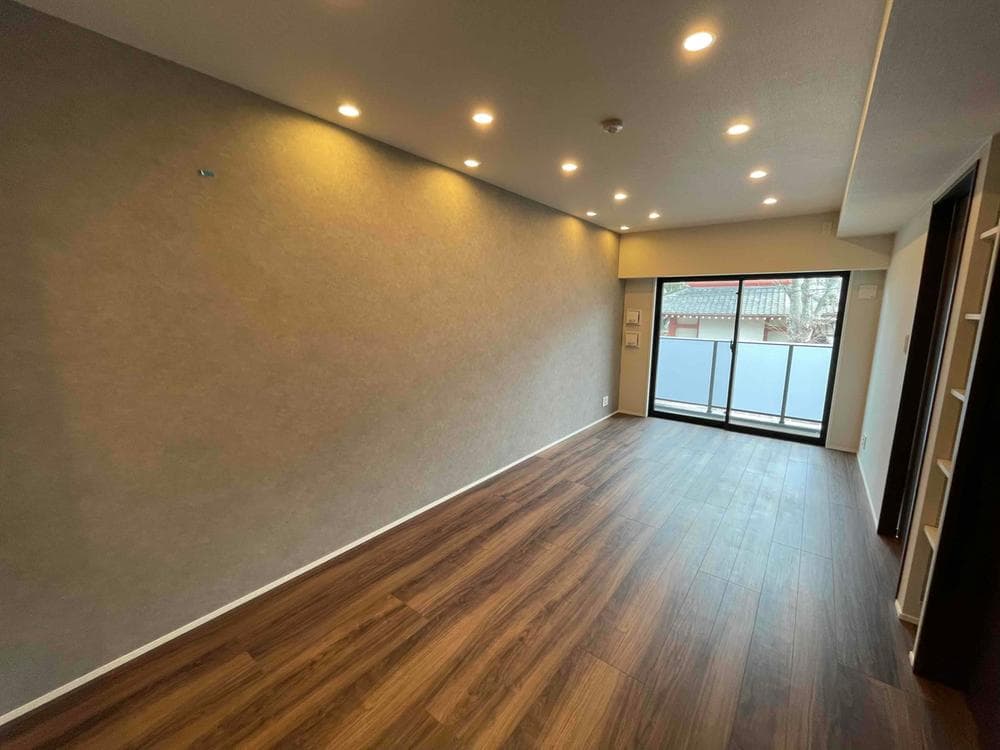 Luxury 2BR with Den in New Nakano Build